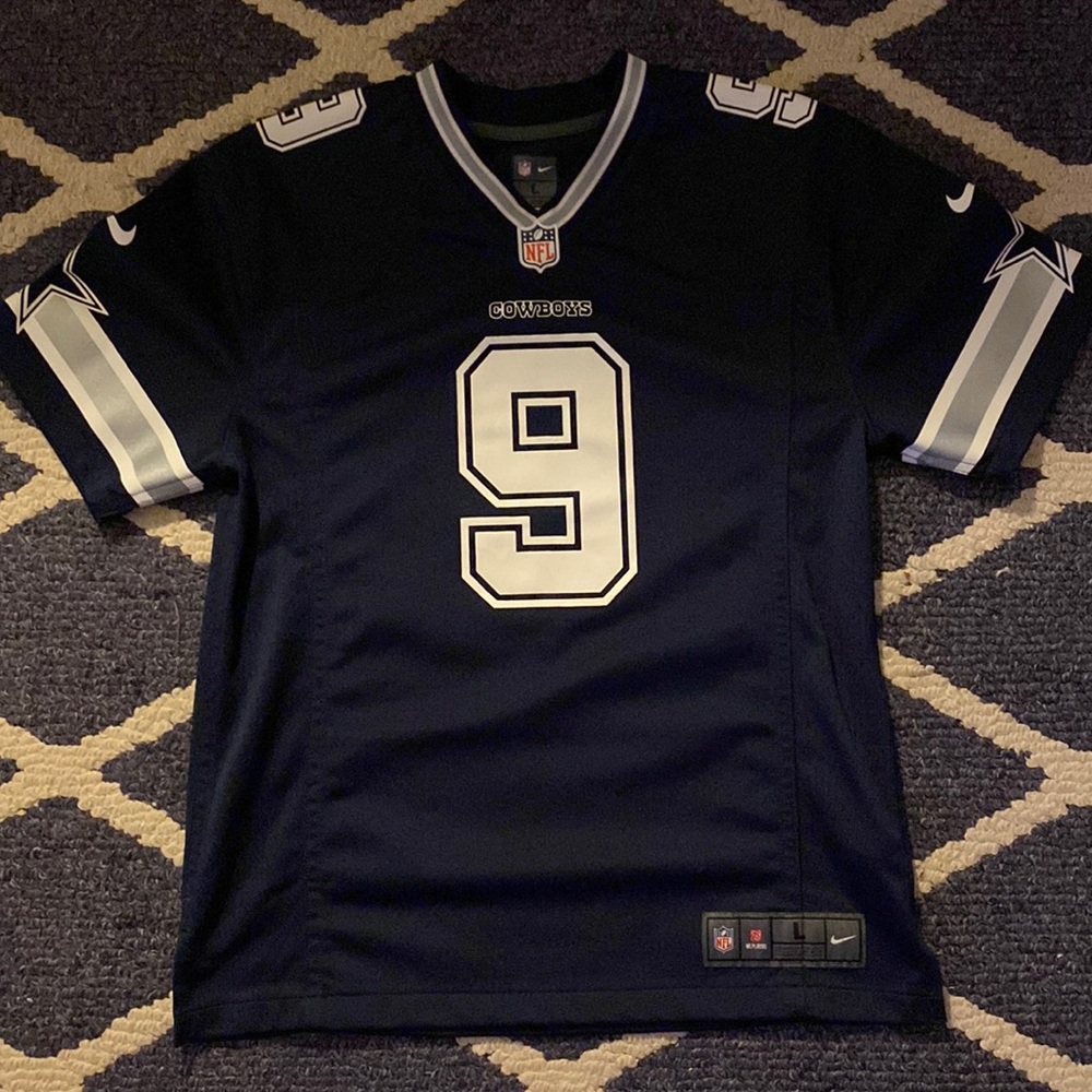 This is a Tony Romo Cowboys Jersey brand new never worn. Size Kids (L)